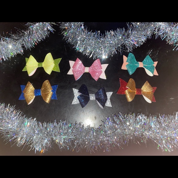 hand made Hair bow on alligator clips - Picture 2 of 3